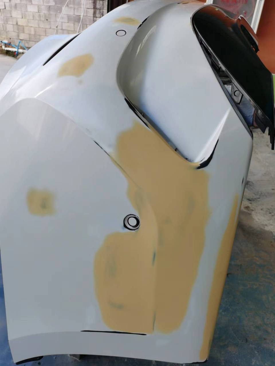 宝马320后保险杠修复水晶白珍珠漆面喷涂修复效果图…以最真实的技术