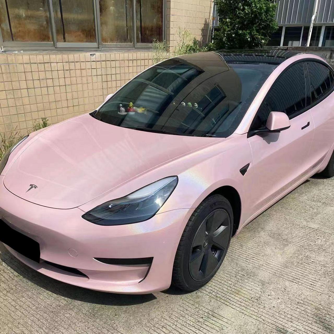 特斯拉model3改色极光镭射粉改色膜粉色的特斯拉你见过吗?