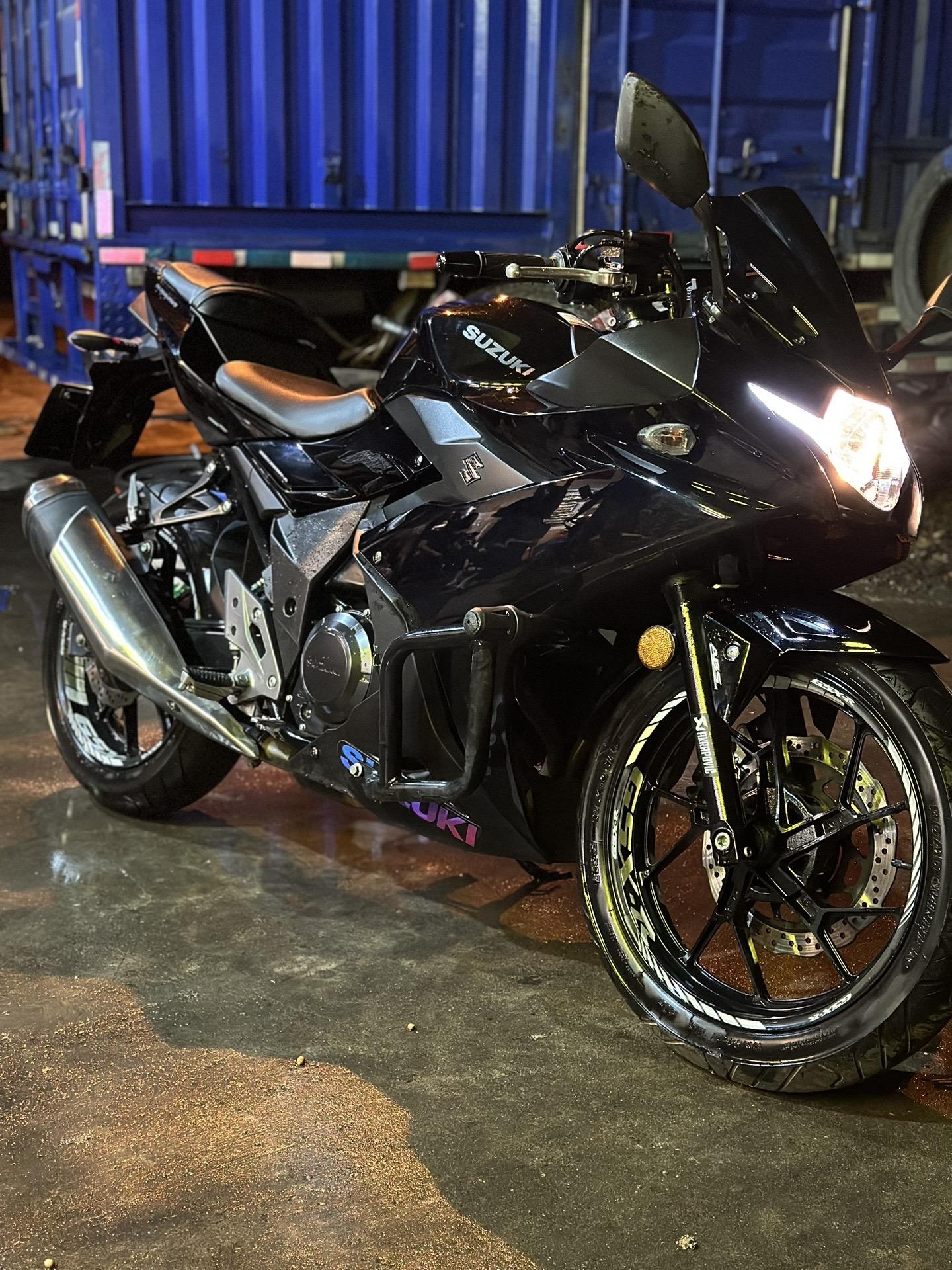 又帅又一手户公里数还少,符合你要求了吗! 二手摩托车 gsx250r