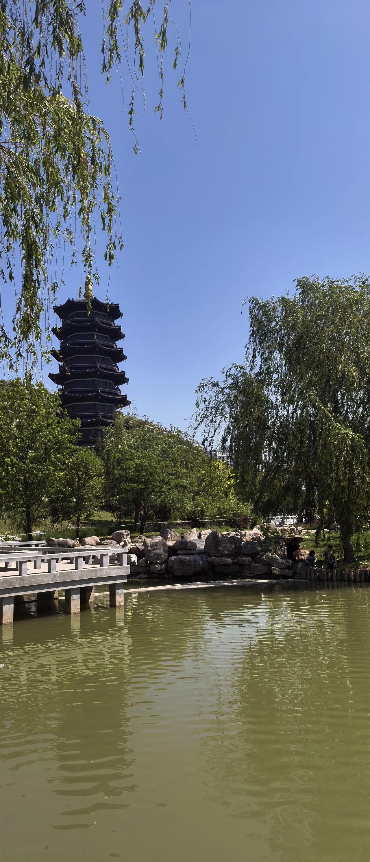 分享城市新鲜事梁山春园景区