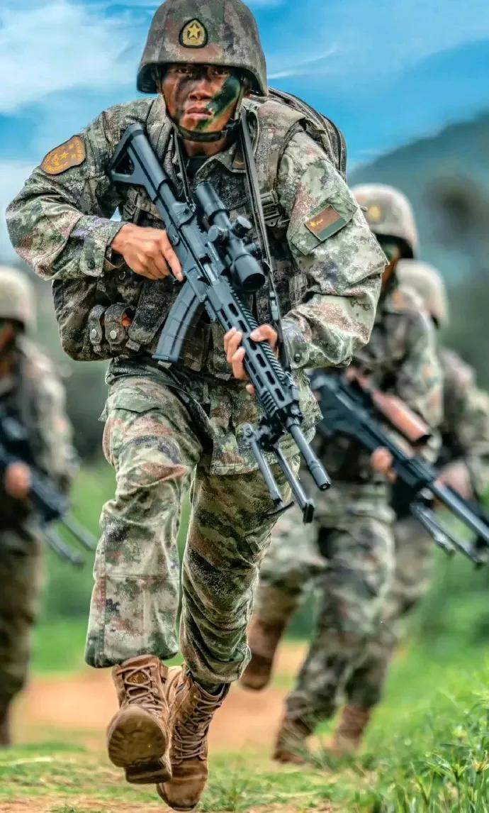 服役21年,转业4年,我发现一个共同的现象,一些领导非常喜欢的秘书