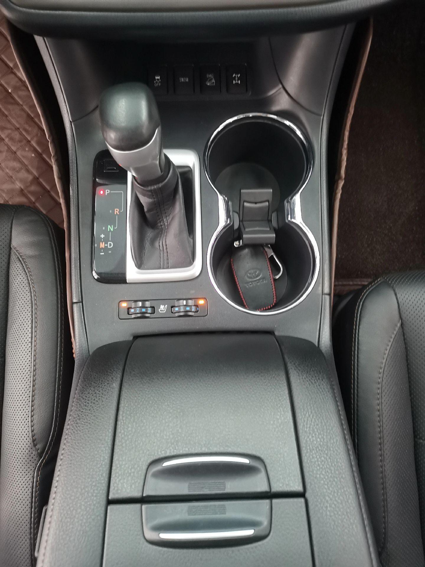 汉兰达顶配至尊版七座 15年底上户,acc自适应巡航 方向盘加热,座椅