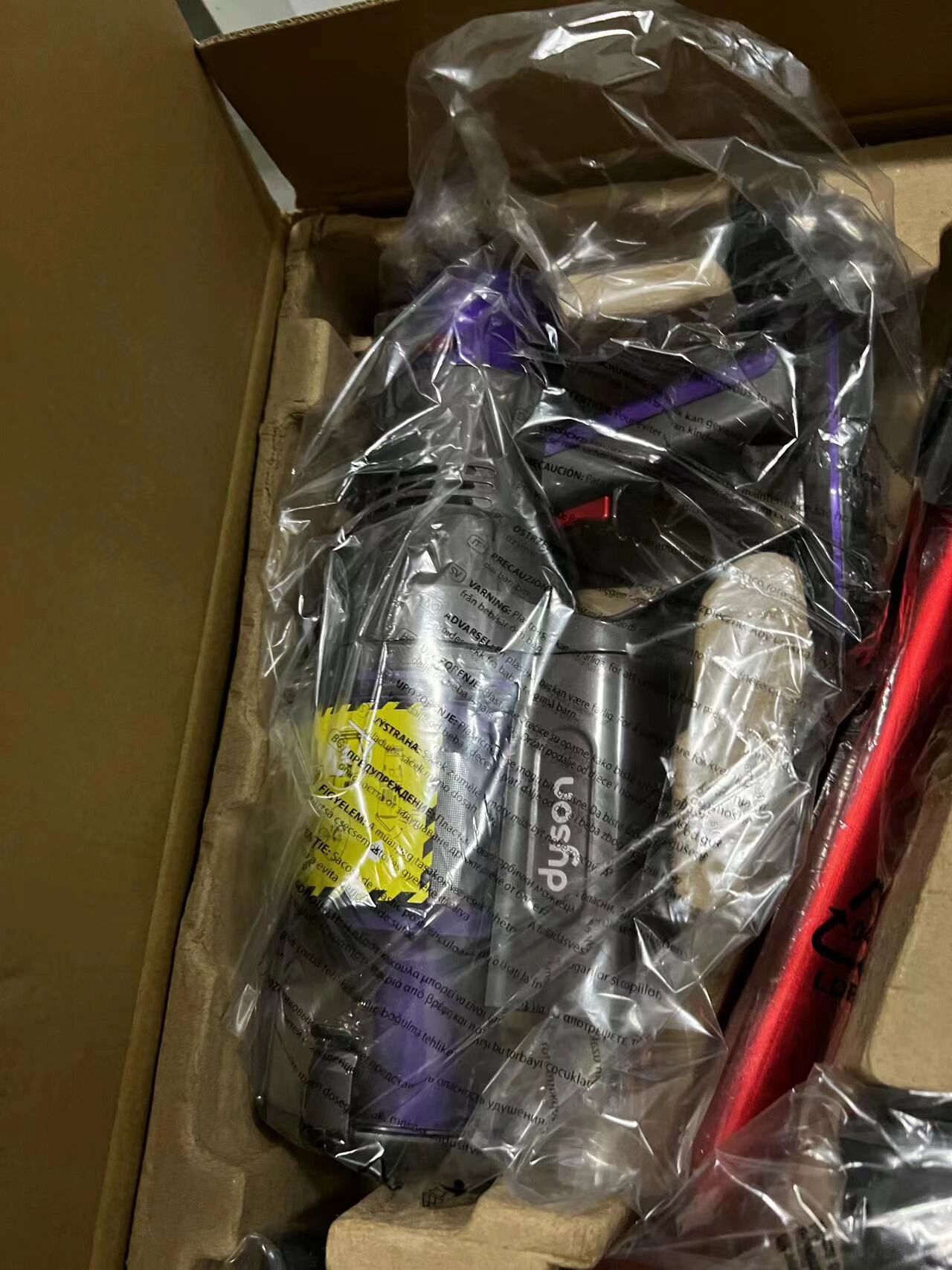 出一个全新戴森吸尘器v11s 出一个全新戴森吸尘器v11s,未使用,仅拍照