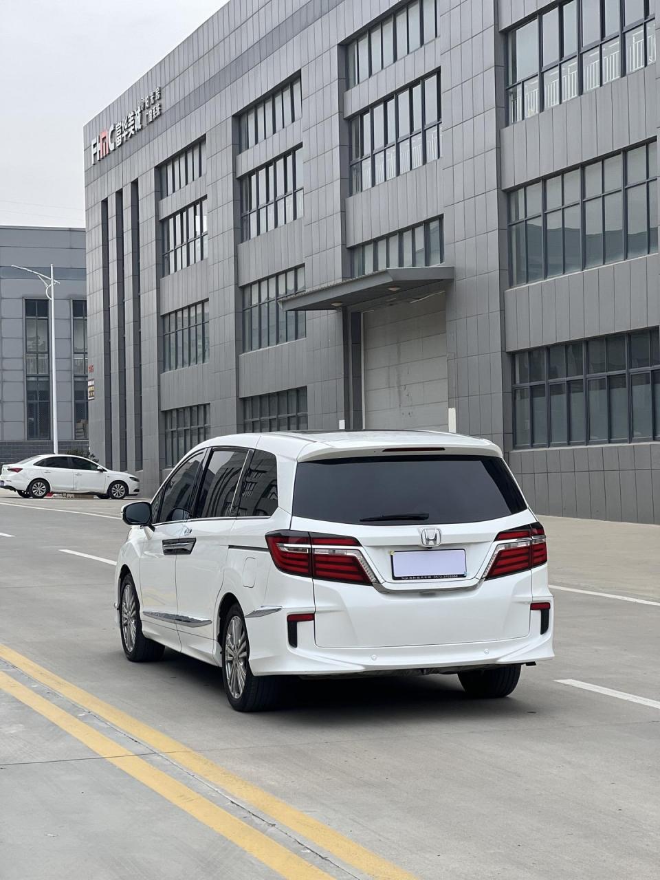 批发17年本田艾力绅顶配至尊版.个人一手.三件补漆.四座加热.