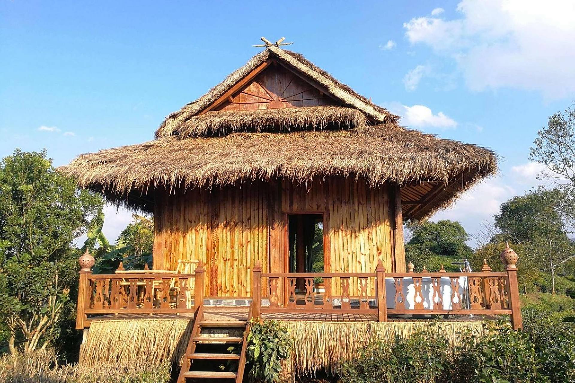 中国传统居住类型之一 | 干阑建筑 | 吊脚楼  干阑式建筑是一种适应