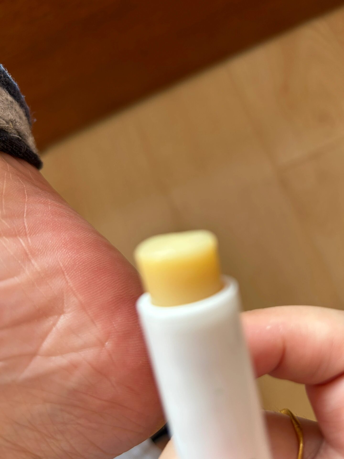 过期唇膏(过期唇膏还可以用吗) 过期唇膏(过期唇膏还可以用吗)