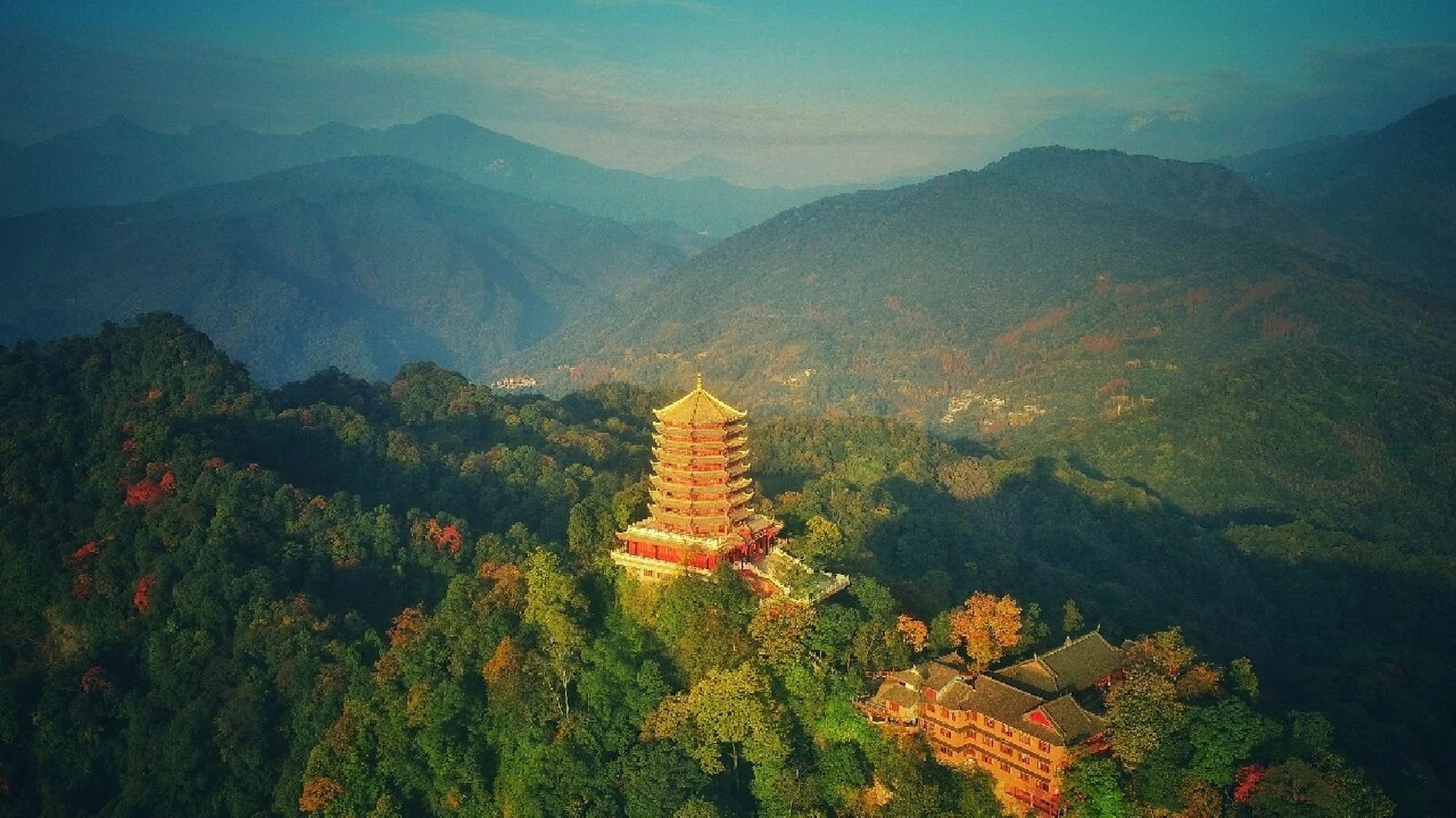 青城山 名称:青城山 地理位置:四川省成都市 名山简况:青城山,古称