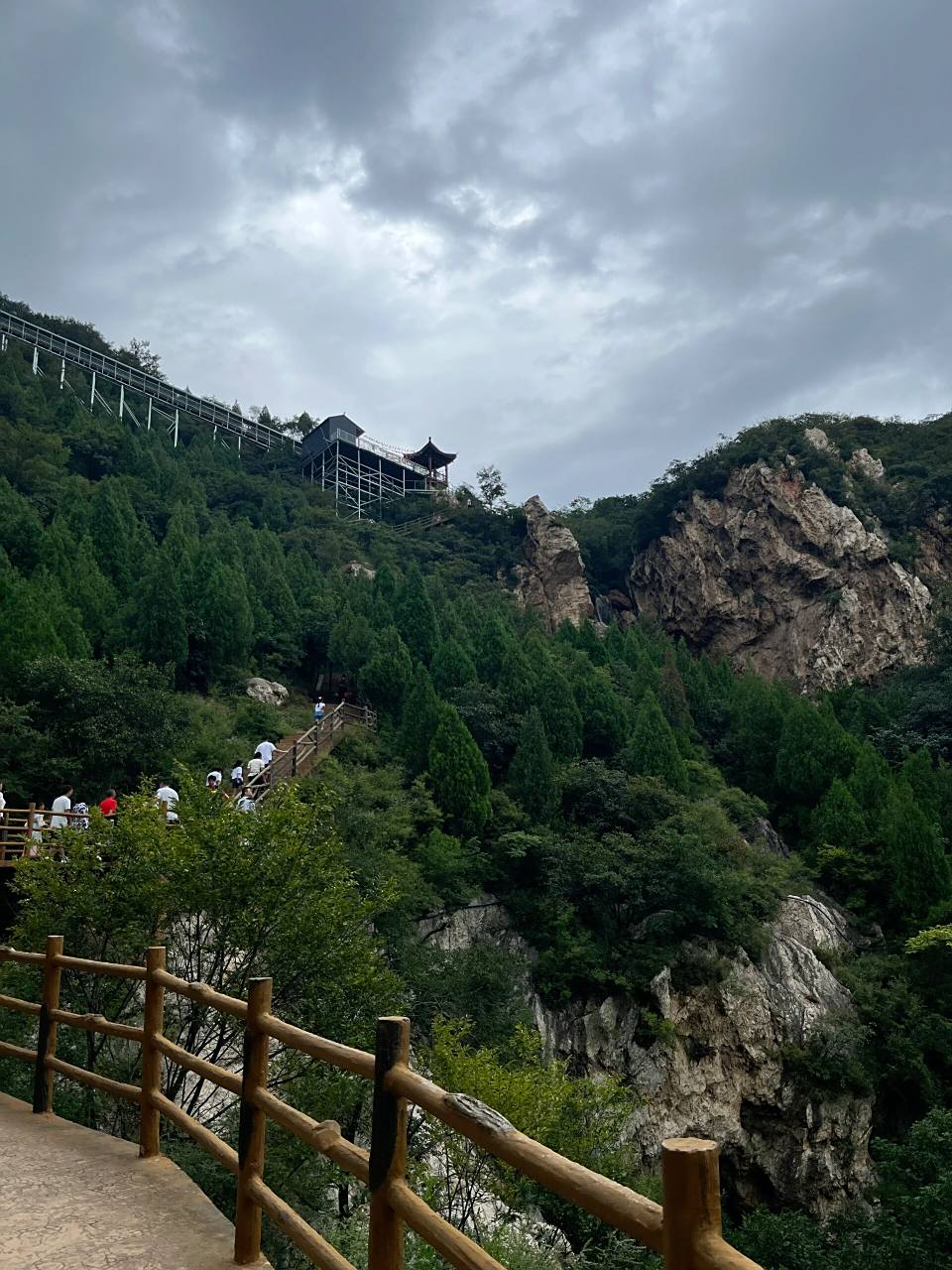 许昌周边一日游 99大鸿寨 	 山里开发的还不错,很多游玩设施,离市区