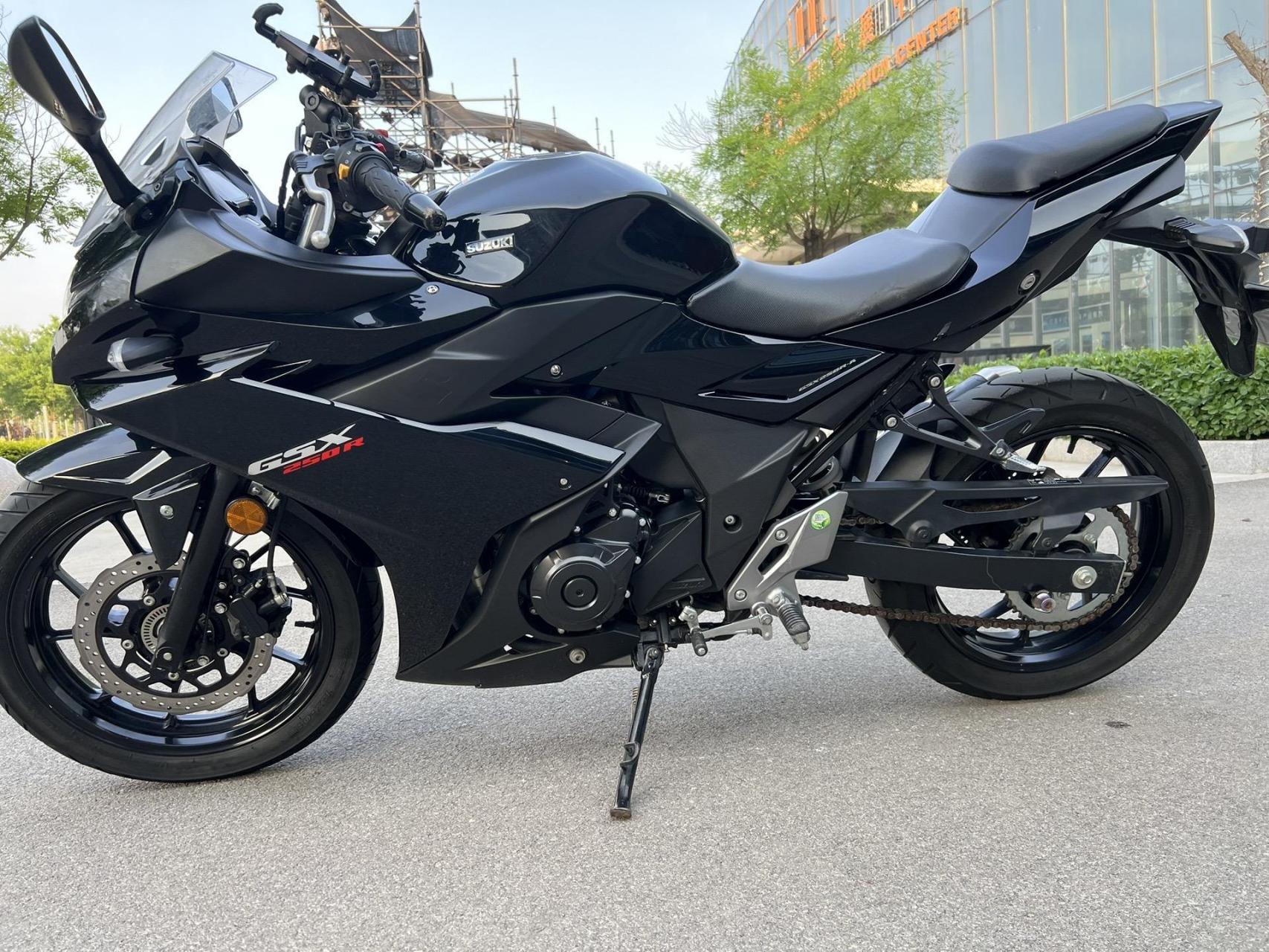 19年铃木gsx250.成色噶新.一万三千公里.