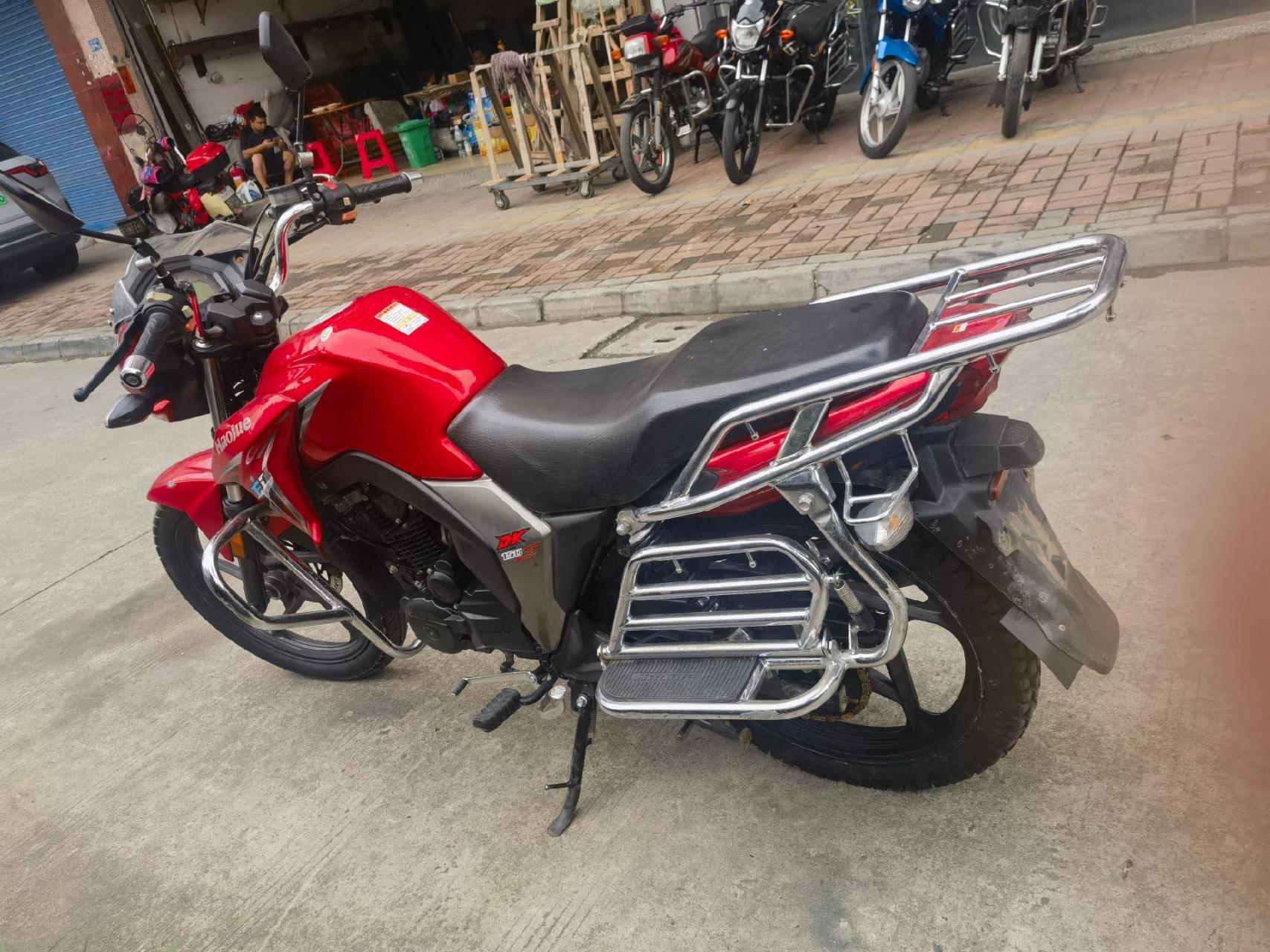 豪爵dk150c,2017年上户,电喷黑机头现卖4880