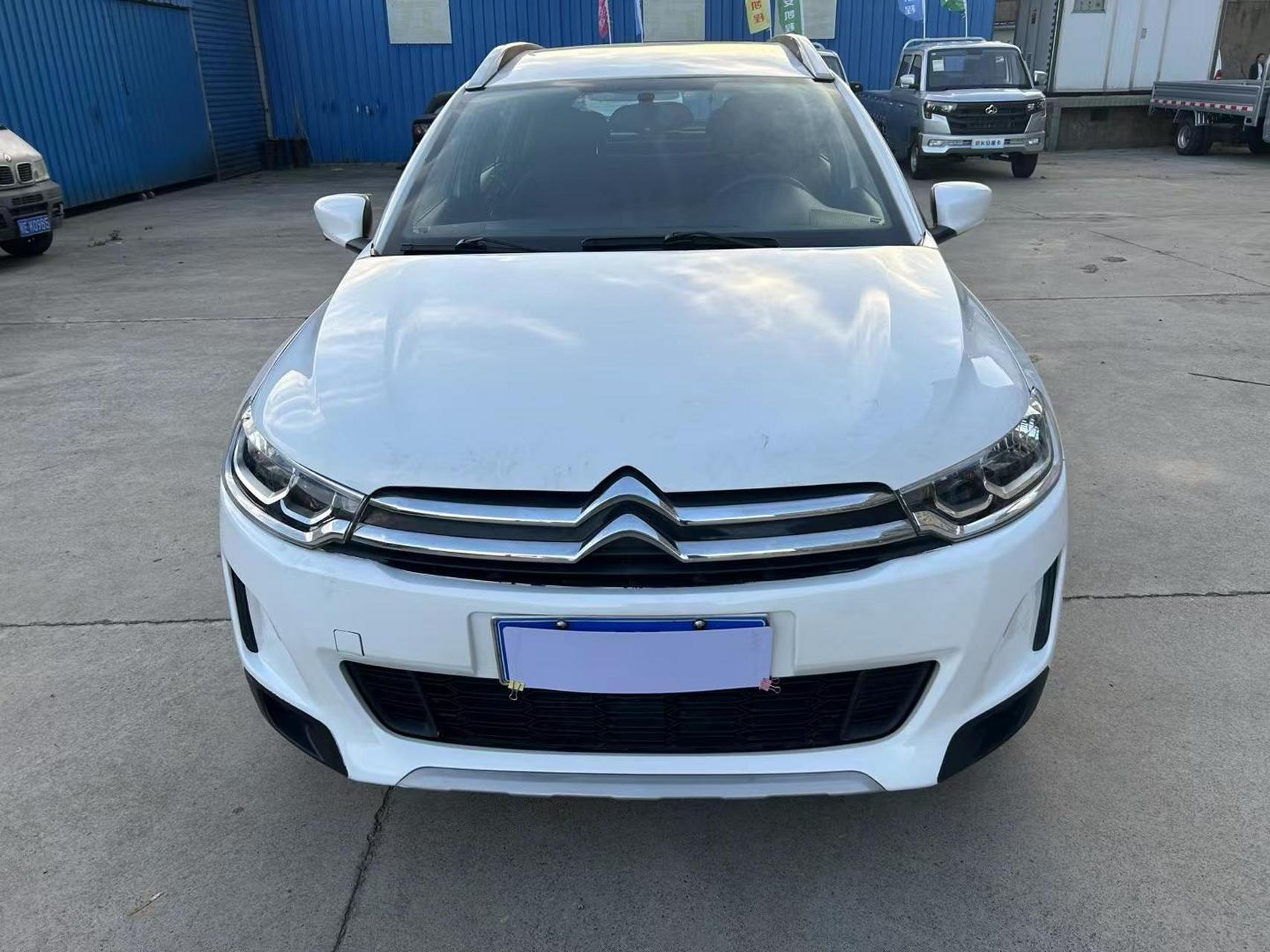 2015年12月上牌的东风雪铁龙c3xr,1.6排量手动挡本地一手私家车行驶8.