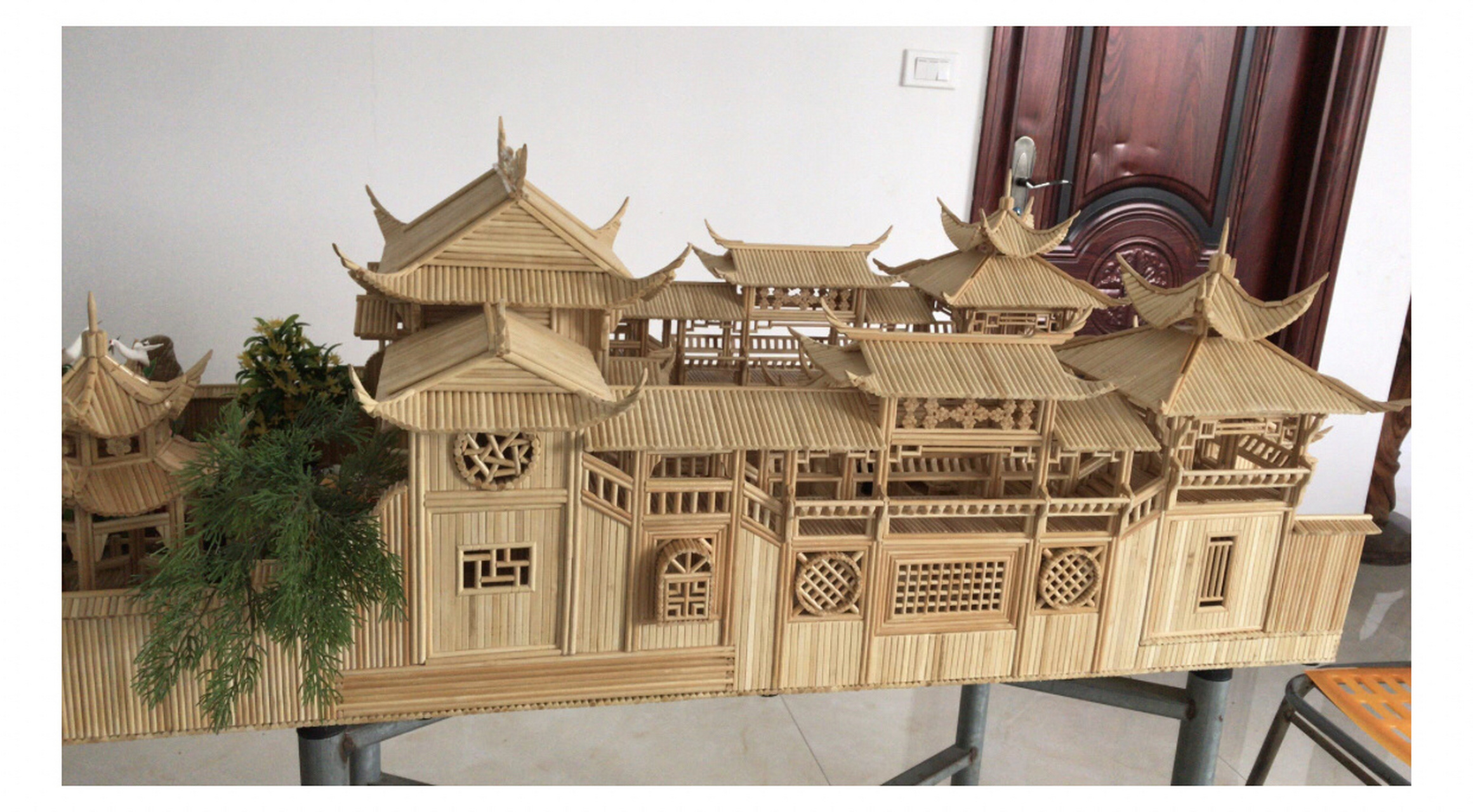 今天给大家分享牛人竹艺师兄的作品 虽然我也是做模型的,但人外有人