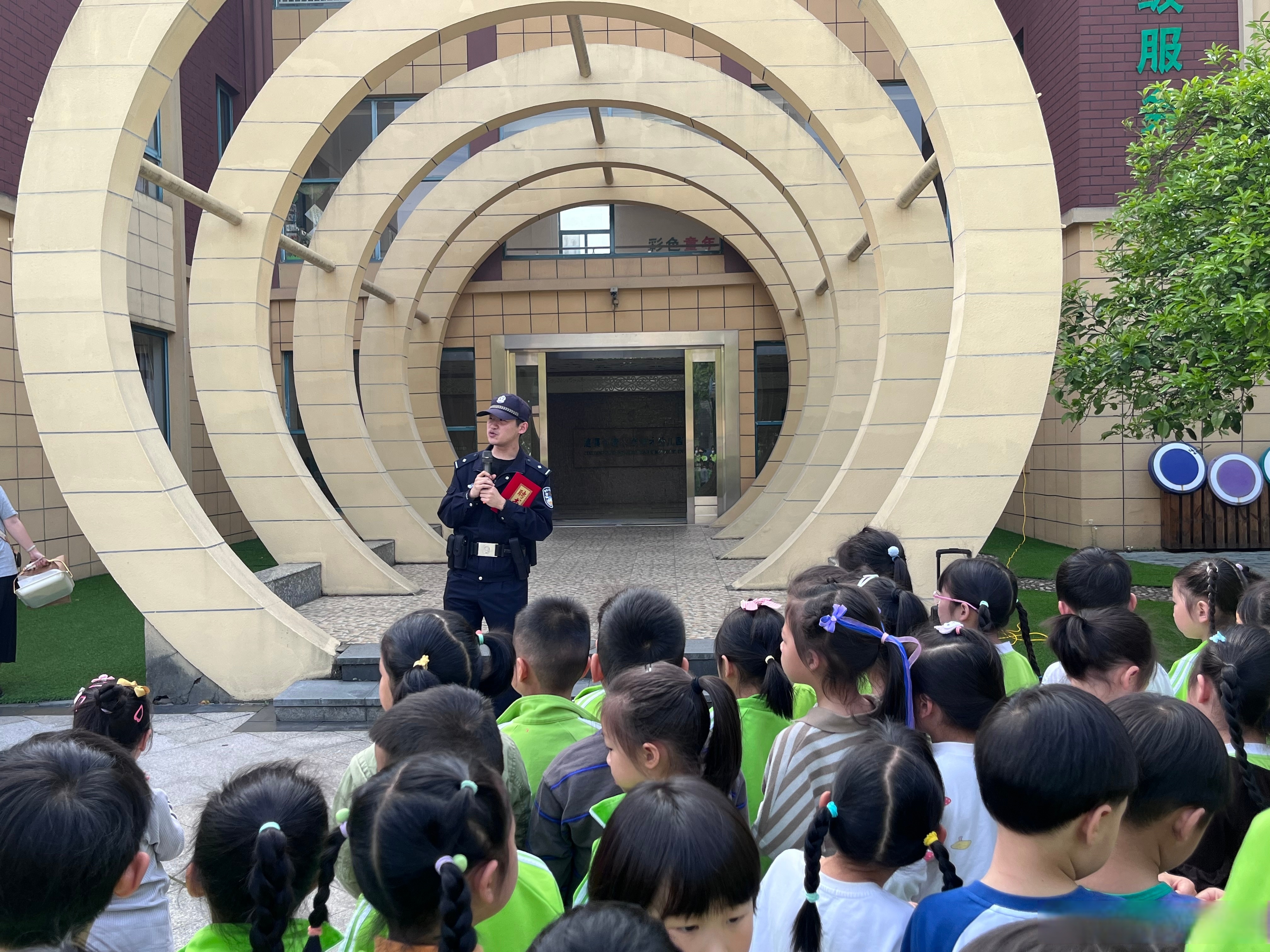 打击网络谣言共建清朗家园# 为了增强幼儿的安全防范意识,提高自我