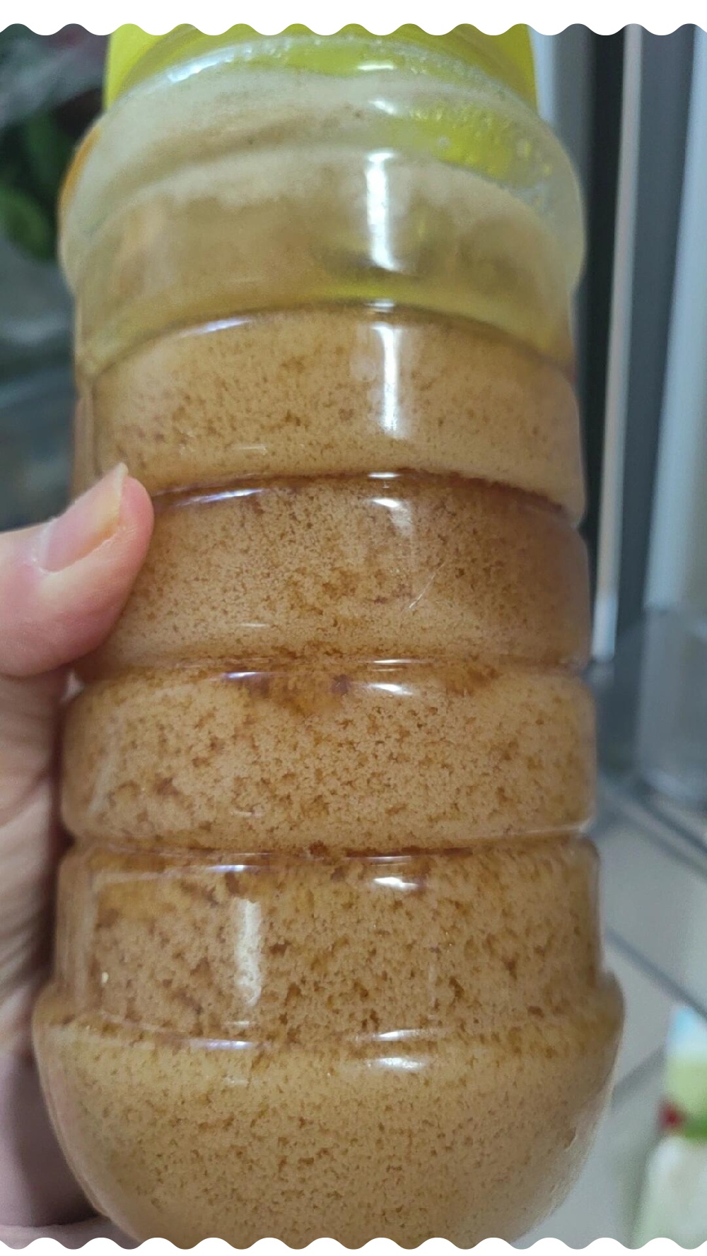 蜂蜜结白色凝固是什么(蜂蜜结成白色晶状怎么回事)