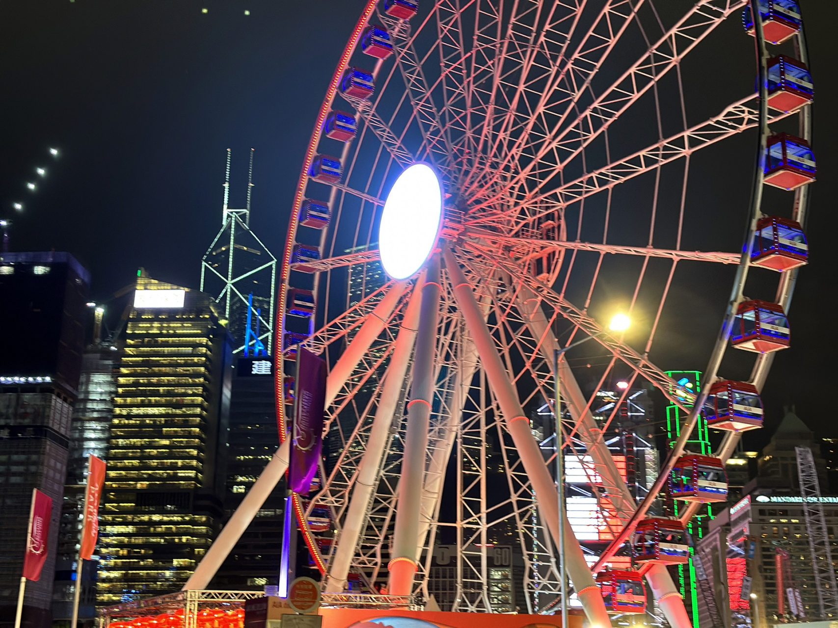 香港中环摩天轮真的很值🎡 风景超棒! 20hkd一个人,转3圈,15分钟左