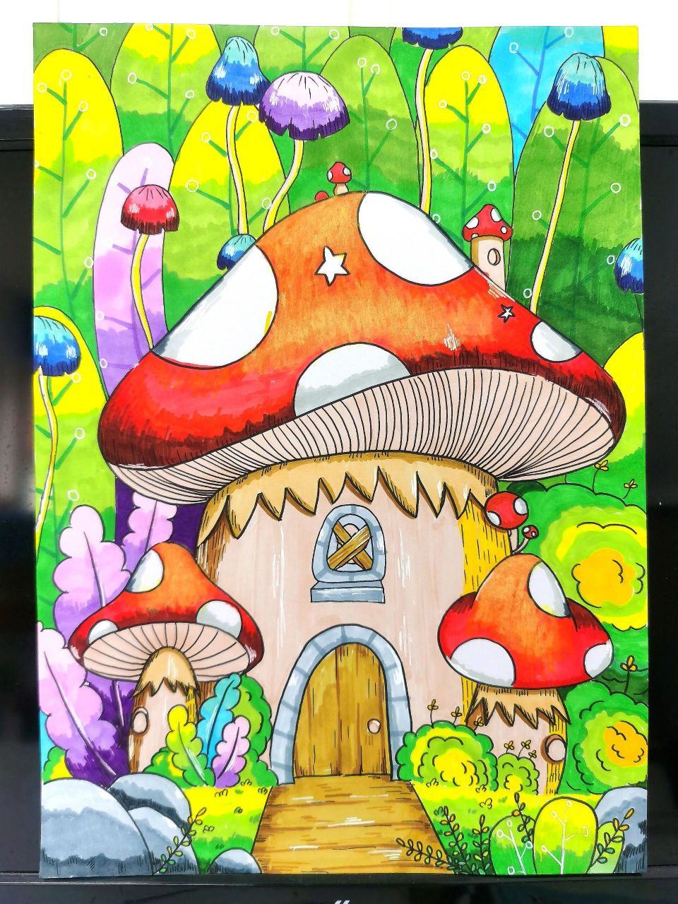 蘑菇家园儿童画一等奖图片