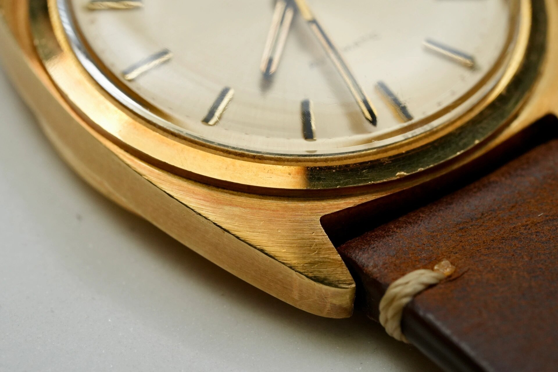 搭载啄木鸟机芯的iwc万国金表地板价|鲍鱼壳 iwc 18k万国经典鲍鱼壳型