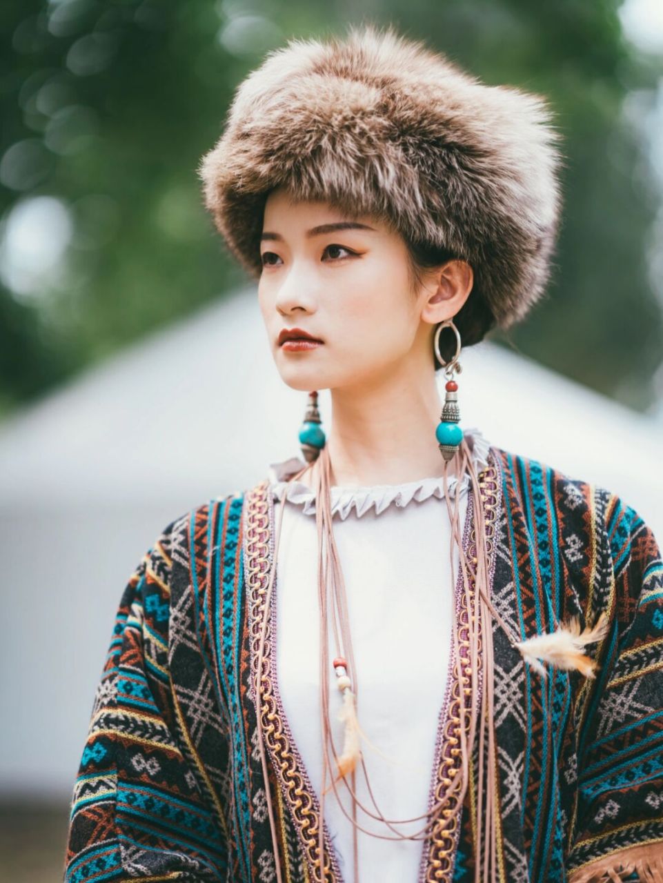 98姑娘追	: "克孜库瓦尔"(汉意:姑娘追)是哈萨克族青年人喜爱的一种