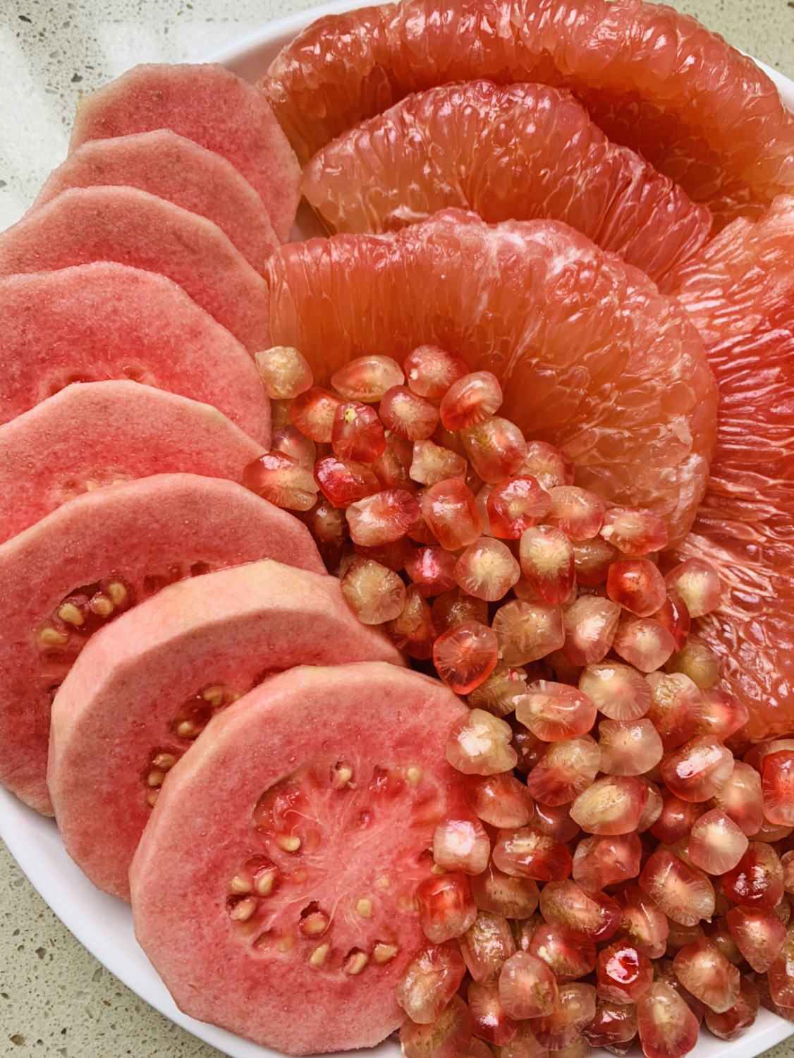 15美容养颜 今日份水果,红心芭乐 柚子 石榴,粉色系水果也太好看了