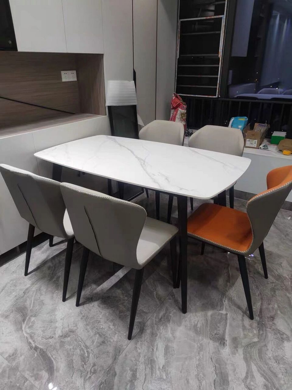 岩板餐桌推荐 马肚形桌面太好看啦 很多小伙伴都担心岩板桌面是不是