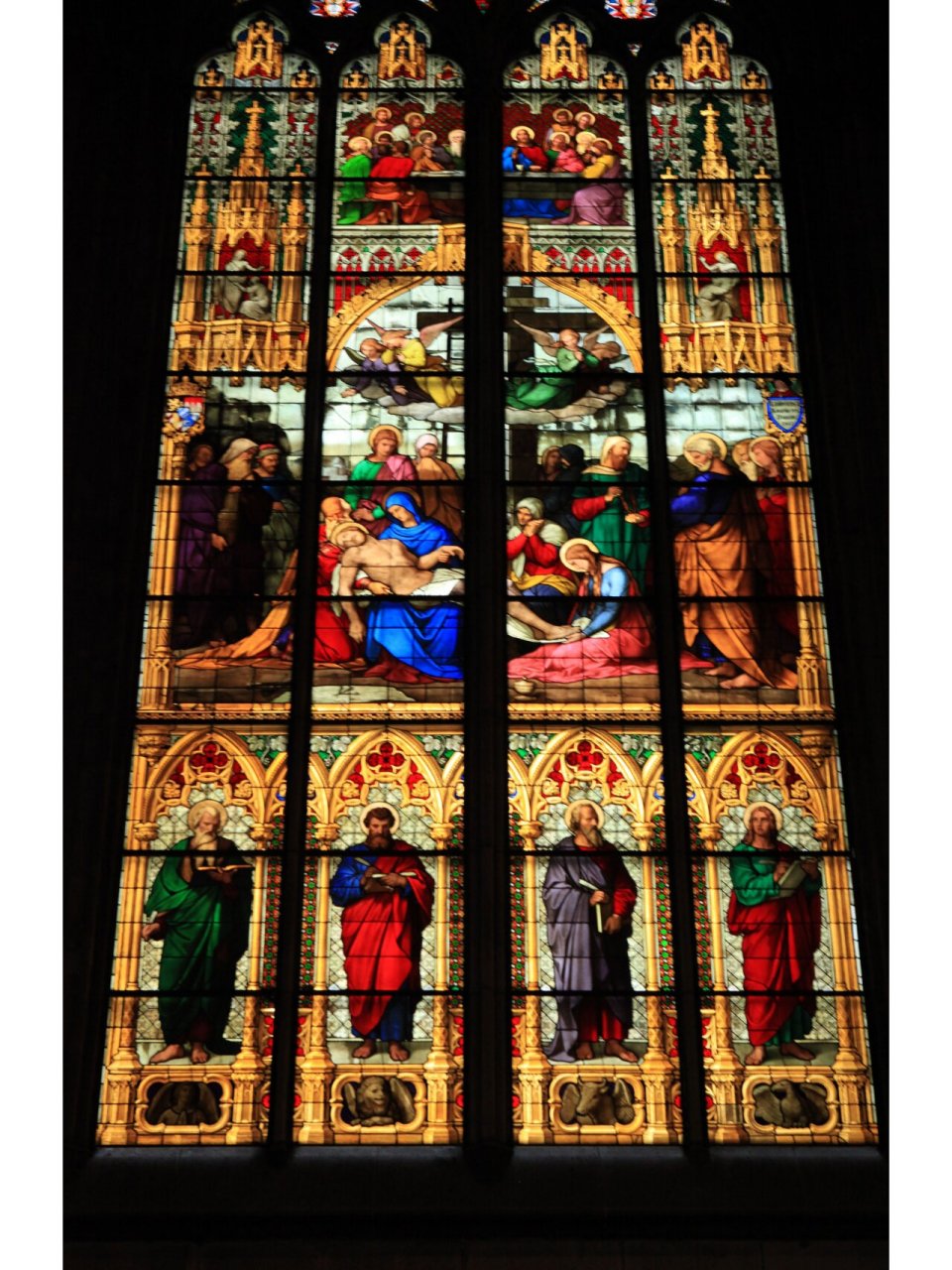 彩色玻璃鉴赏(科隆大教堂) 科隆大教堂是德国最大的教堂,也是欧洲乃至