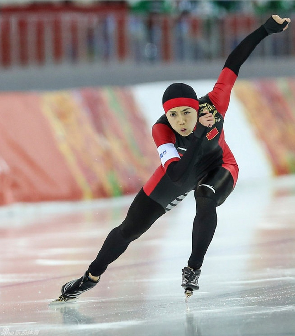 2010年温哥华冬奥会获得女子速滑500米铜牌;13-14赛季创造中国速滑