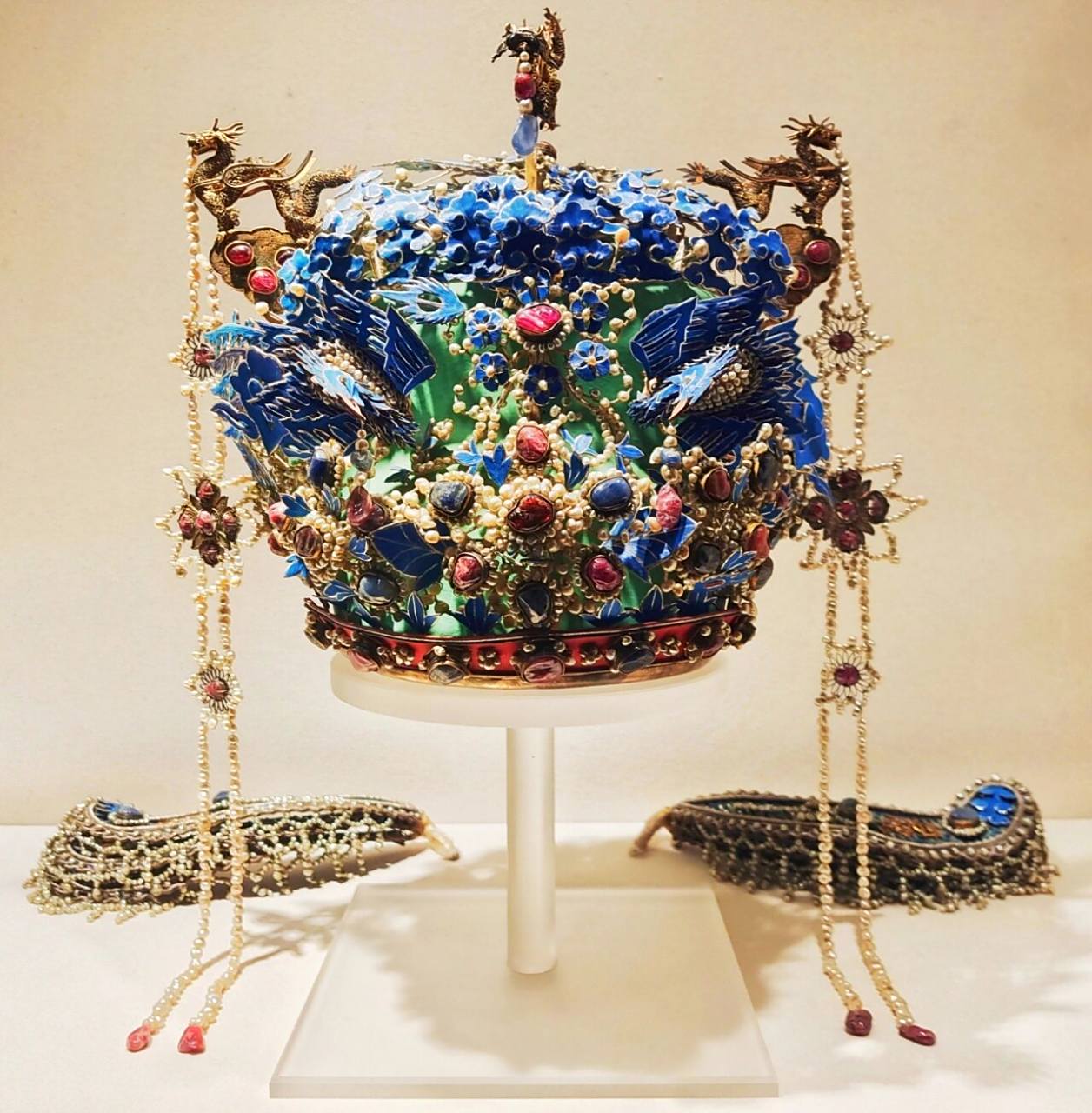 北京·国博和珍宝馆的凤冠·你更喜欢哪一个 图1至7是国家博物馆的