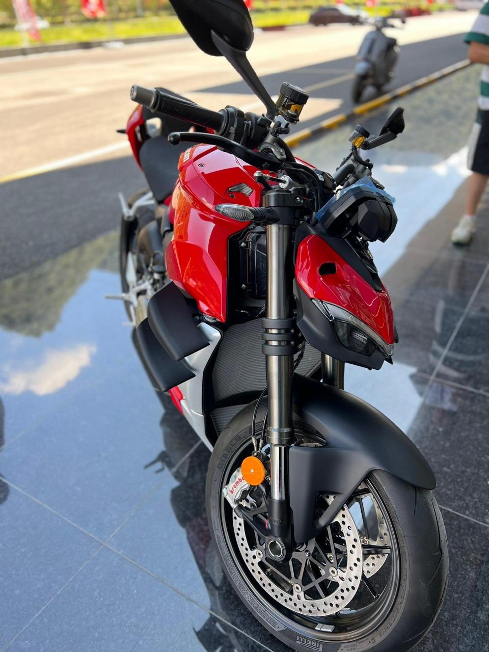 杜卡迪v4街霸,全新以开票没使用,价格美丽18.8w落地包运!