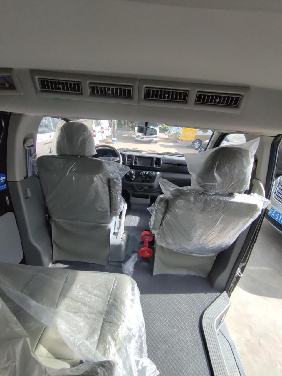 金龙凯瑞十座黄牌可以进二环#百家号汽车 #汽车 #dou是好车