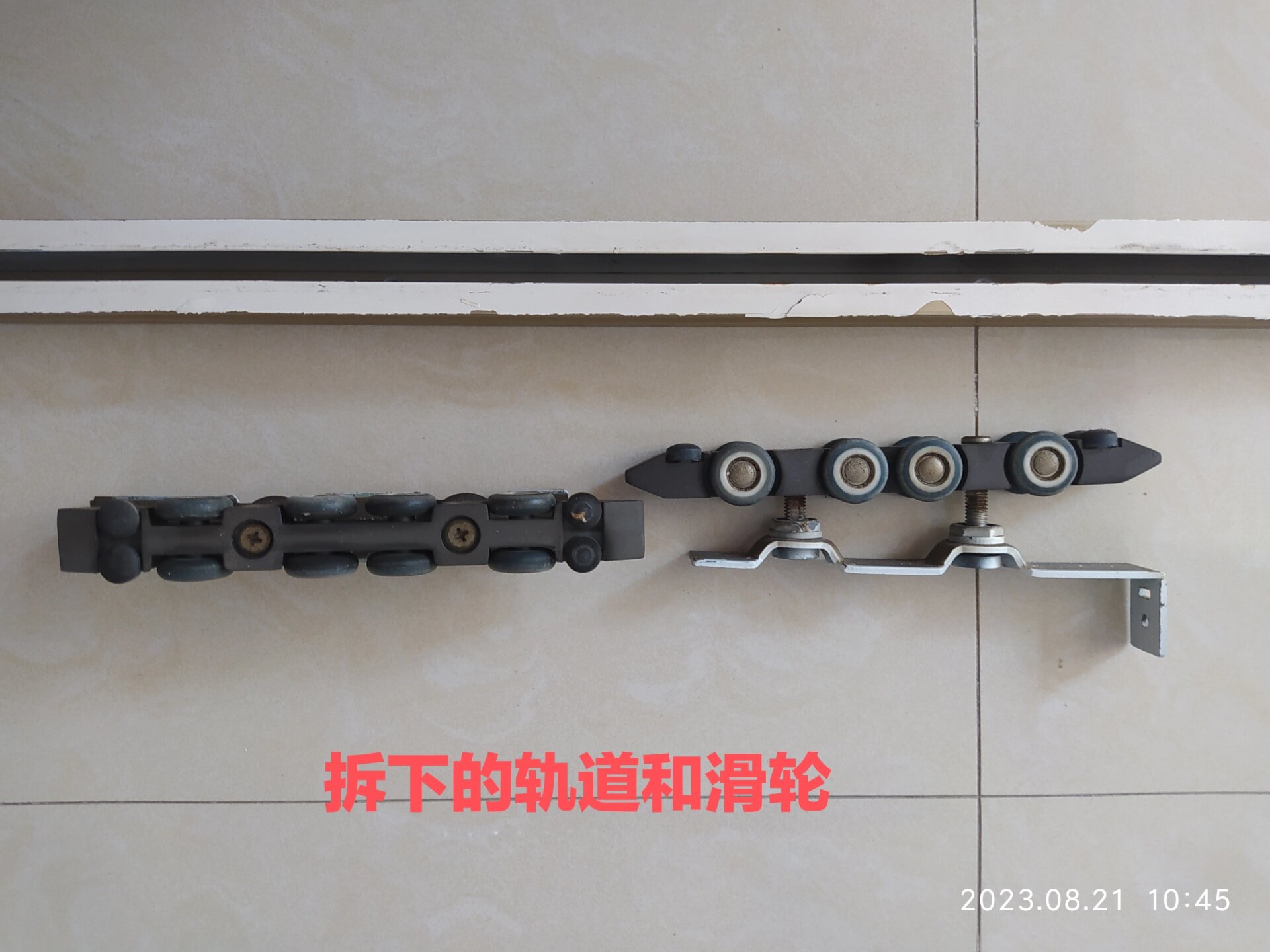 自己更换吊轨门滑轮