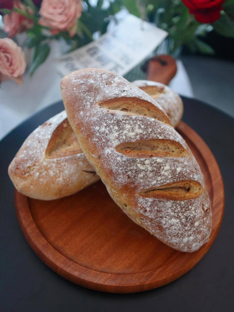 [赞同]今天做了健康又柔软的全麦坚果欧包,麦香浓郁,当早餐吃太适合了