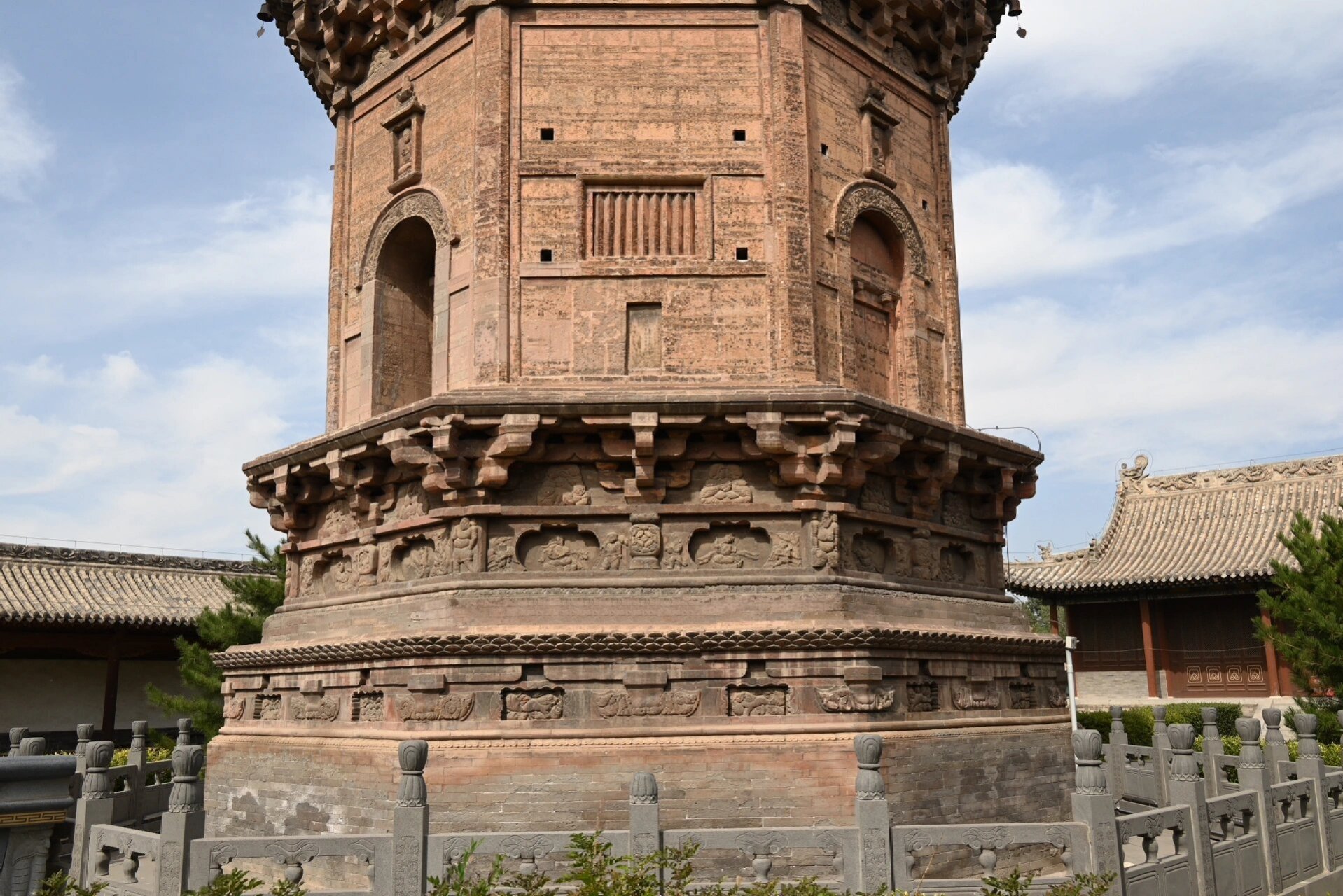 浑源-圆觉寺释迦舍利砖塔 圆觉寺,俗名小寺,位于大同浑源县石桥北巷