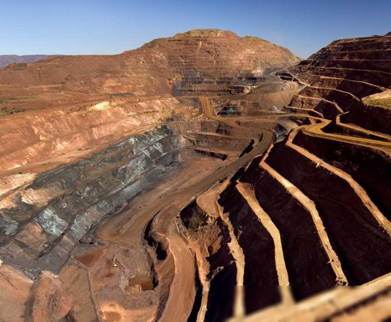 西芒杜铁矿位于几内亚新南部,拥有高达44亿吨的铁矿石储量,品位高达66