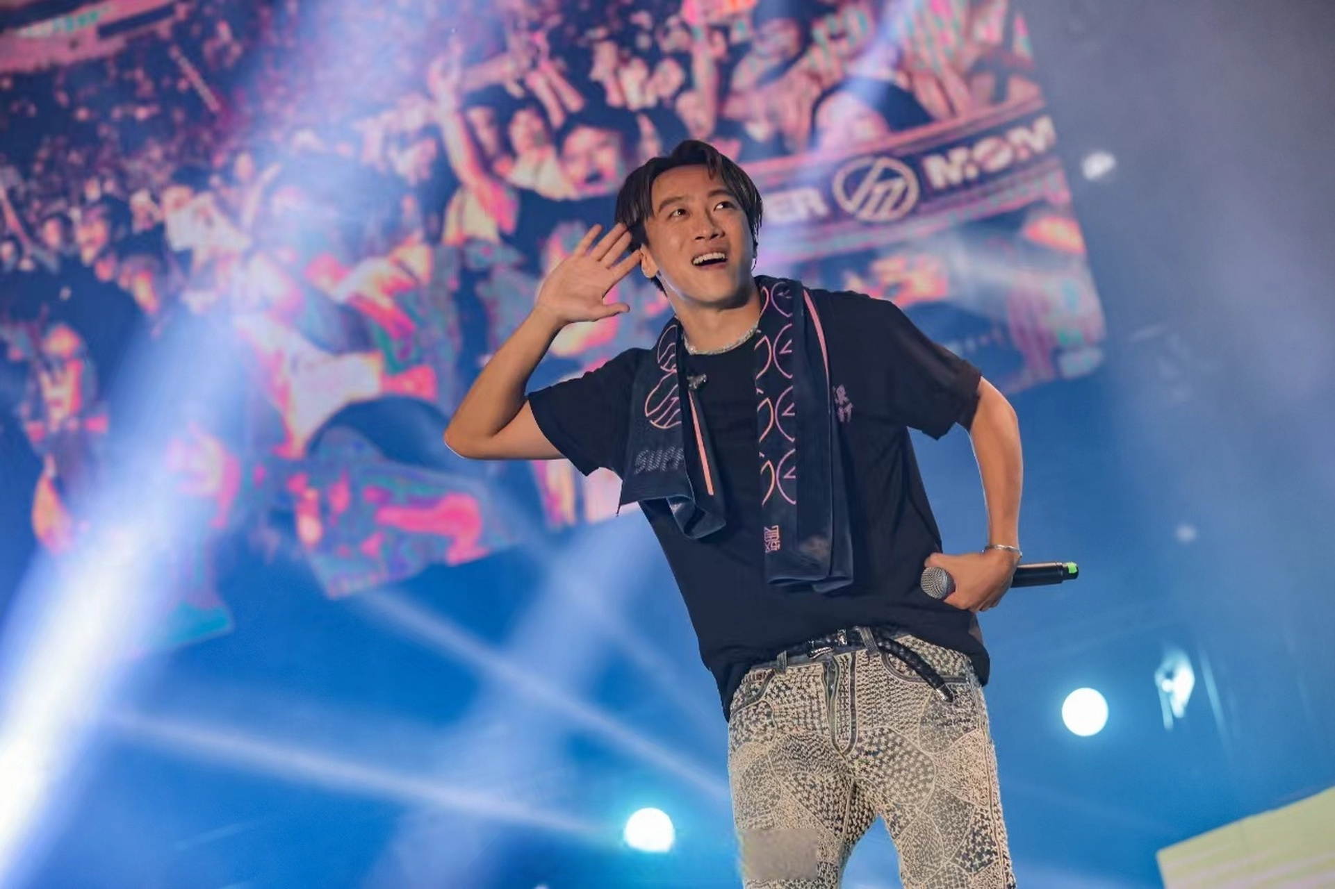 是谁跟我要的12月2日suppermoment深圳演唱会门票的717515 现在