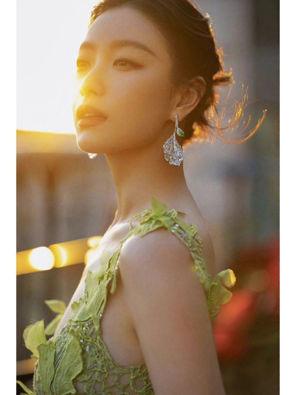 出席#金鸡奖# 颁奖典礼的#倪妮# 身穿elie saab 2021秋冬高定系列草