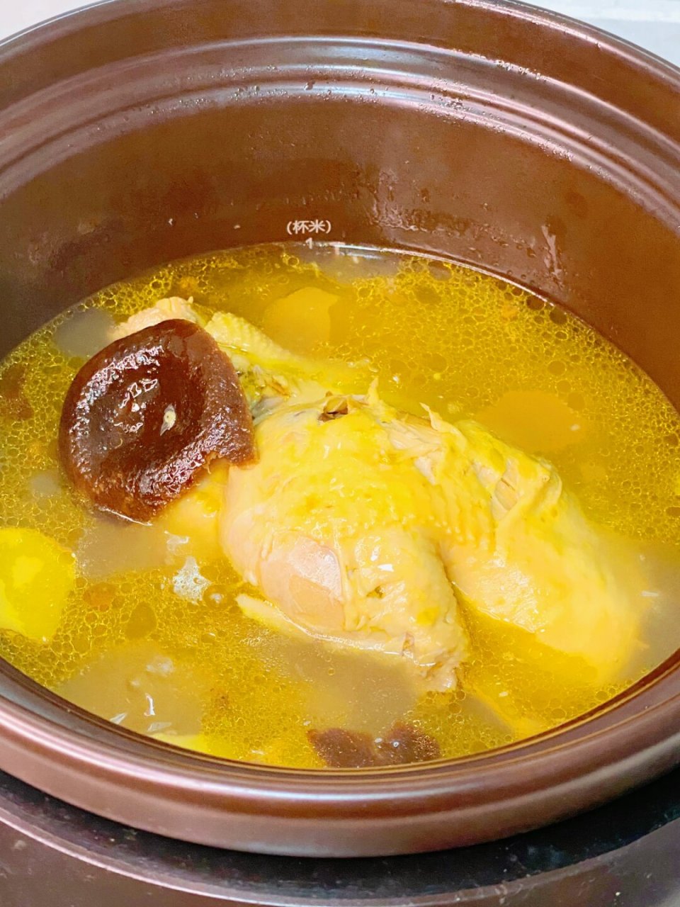 冬天喝这道陈皮肉桂母鸡汤,既能补身体,又能起到调理脾胃的作用.