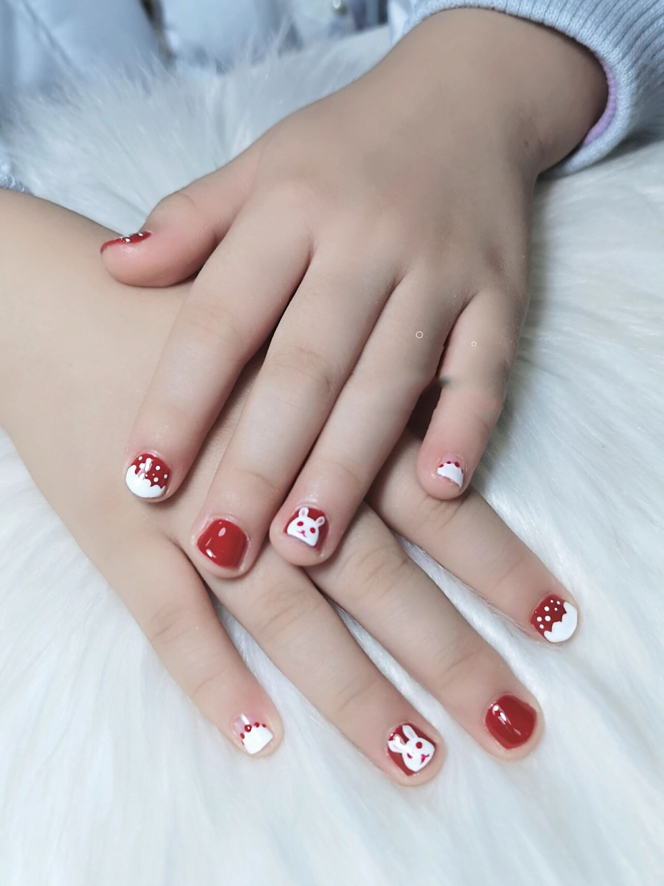 儿童美甲兔年美甲 一年级的小盆友的指甲太小了坐不住,洪荒之力都控制