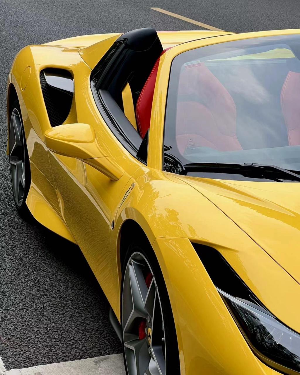 21年2手法拉利f8敞篷 满配 1.1万公里 原版原漆