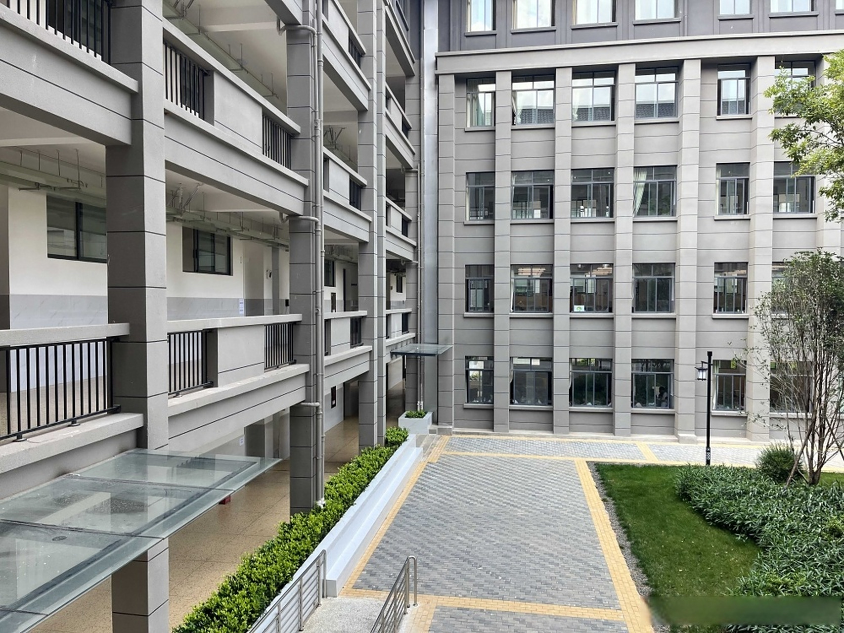 今年,晋宁二中共有418名考生参加考试,其中290人上本科线,本科率达69.