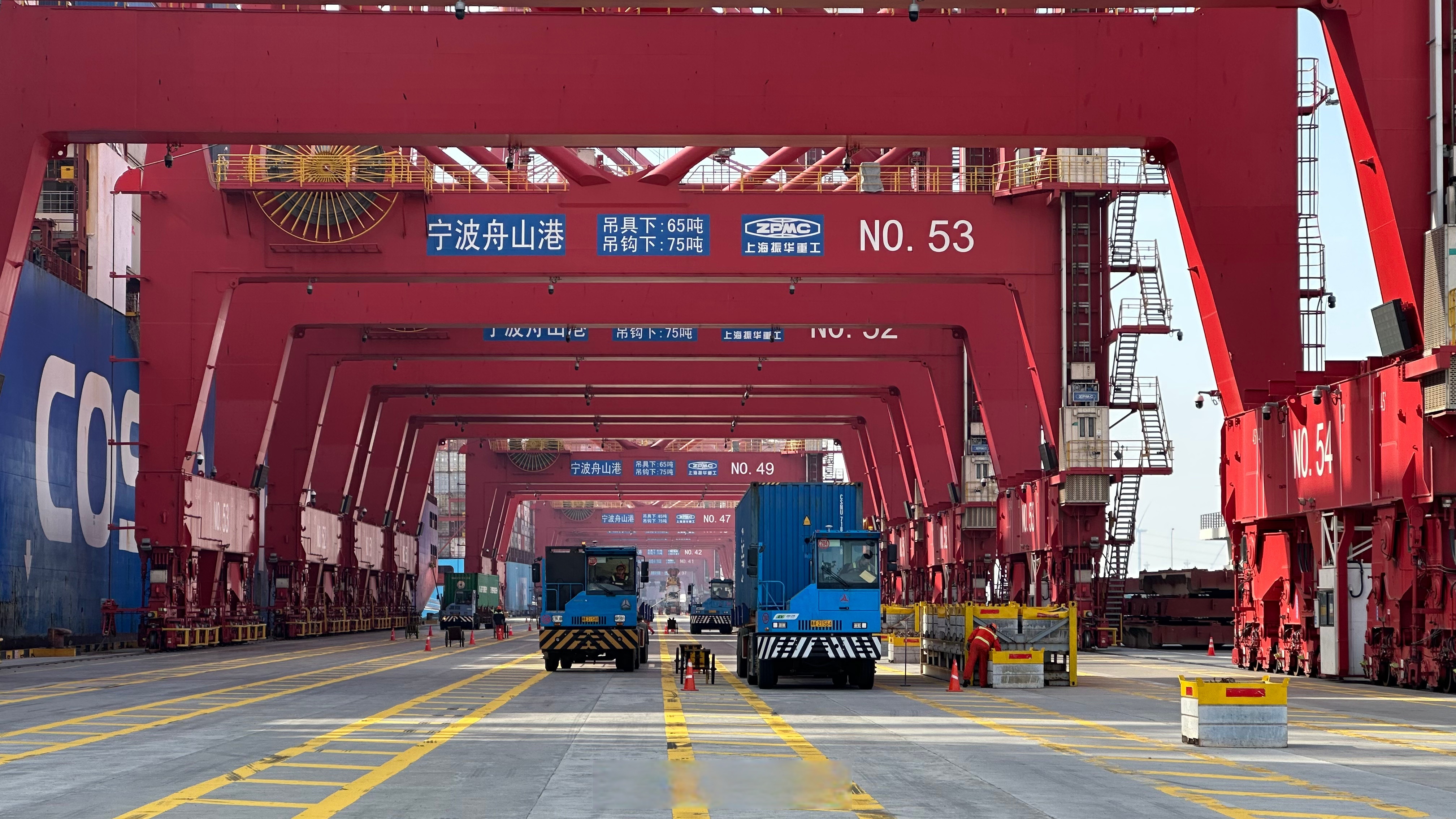 宁波舟山港梅山港区刷新全港单体码头首季箱量纪录】4月8日,记者从
