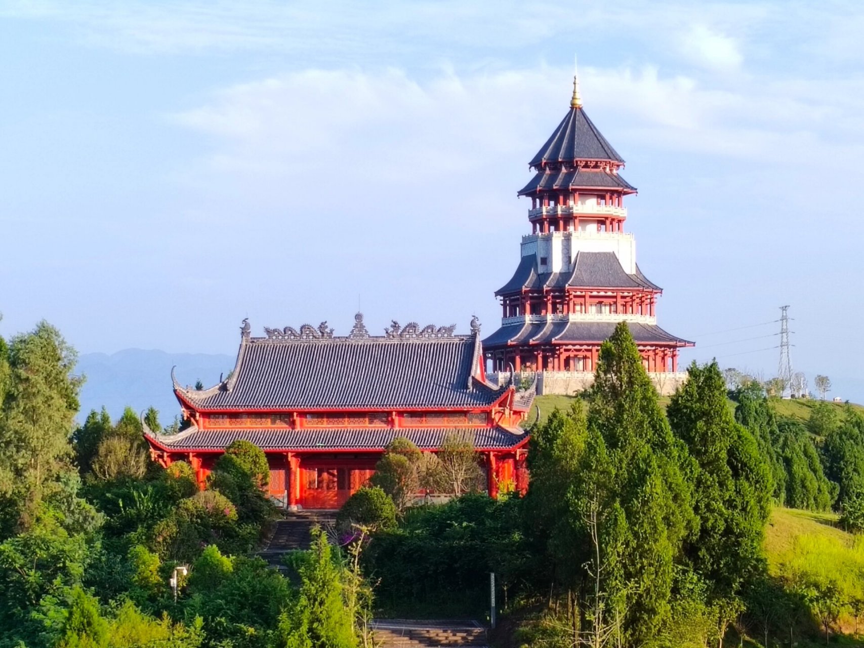 渠县文峰山 爬 之前:就一座塔有什么好看的 爬到一半: 背着我们修这么