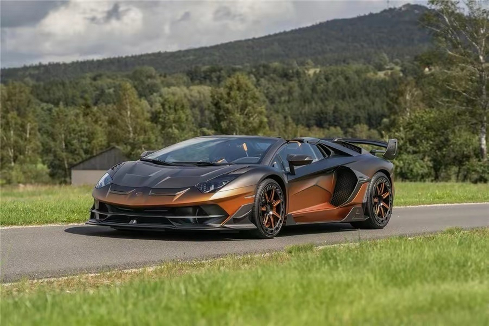 豪车超跑超话 全球限量1台 mansory carbonado gts
