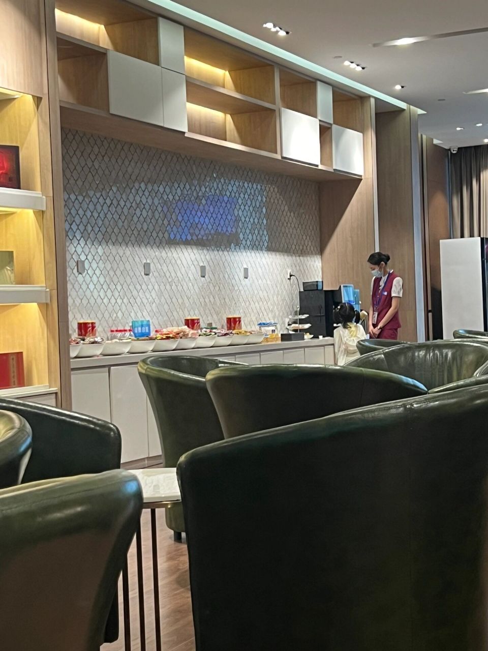 北京南站商务候车室和商务座椅 一个人带孩子,还是选择商务吧 我从