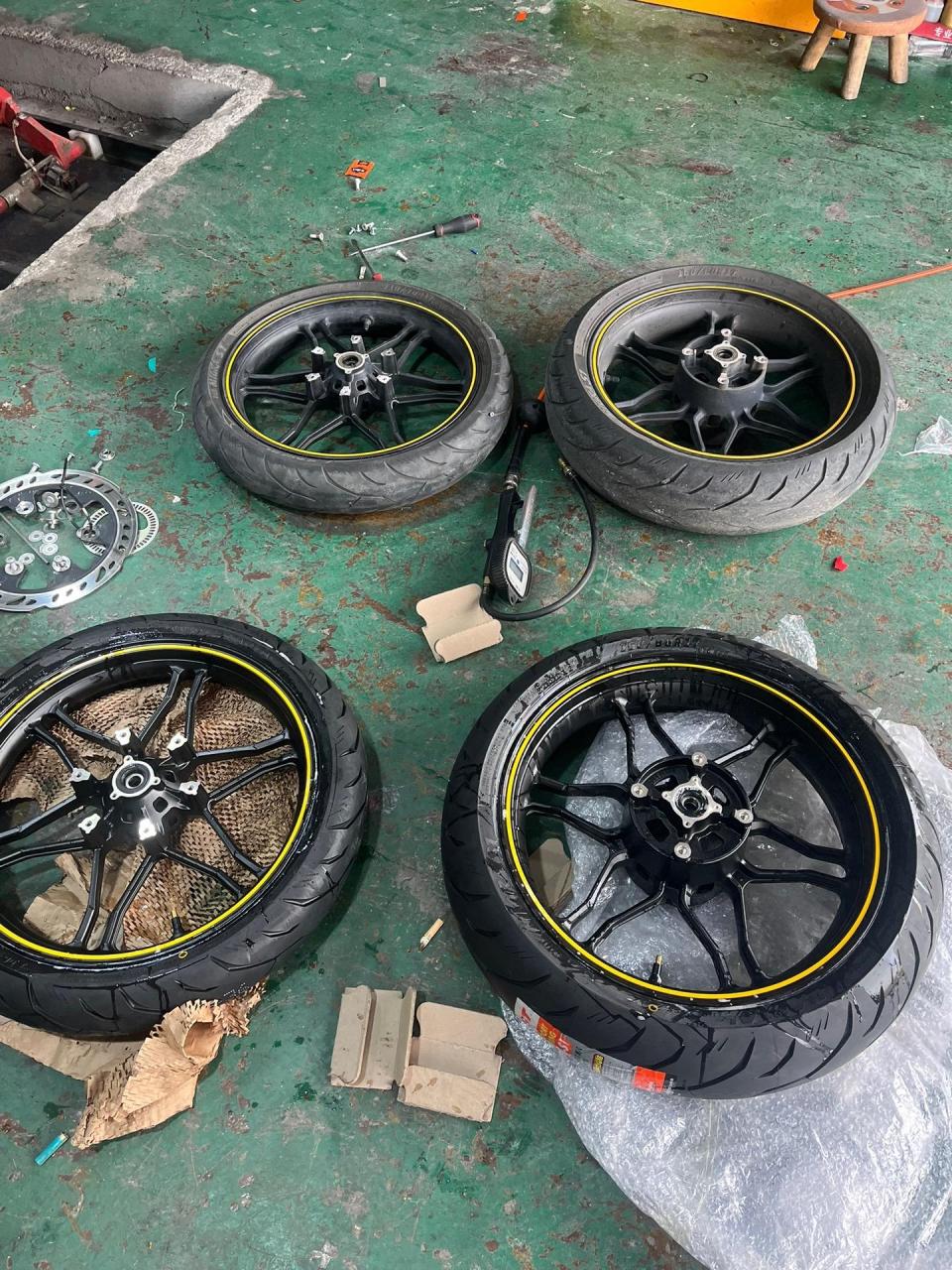 三阳飞度4升级电热手吧,无极更换前后轮胎轮毂爱机车爱生活 黑金奢