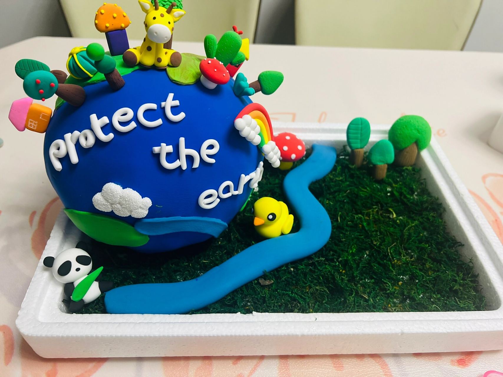 保护地球粘土手工 地球是用废旧塑料袋组成的 喜欢可以找我预定