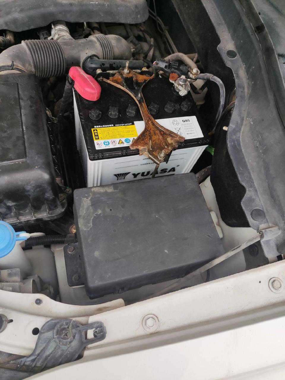 一汽森雅r7更换原车电瓶,标志更换轮毂轮胎,别克凯越更换升降器.