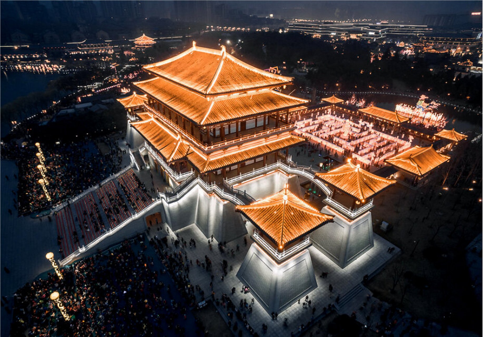 超美古建筑灯光亮化氛围感,瓦楞灯 古建筑98的风格比较庄重,因此在