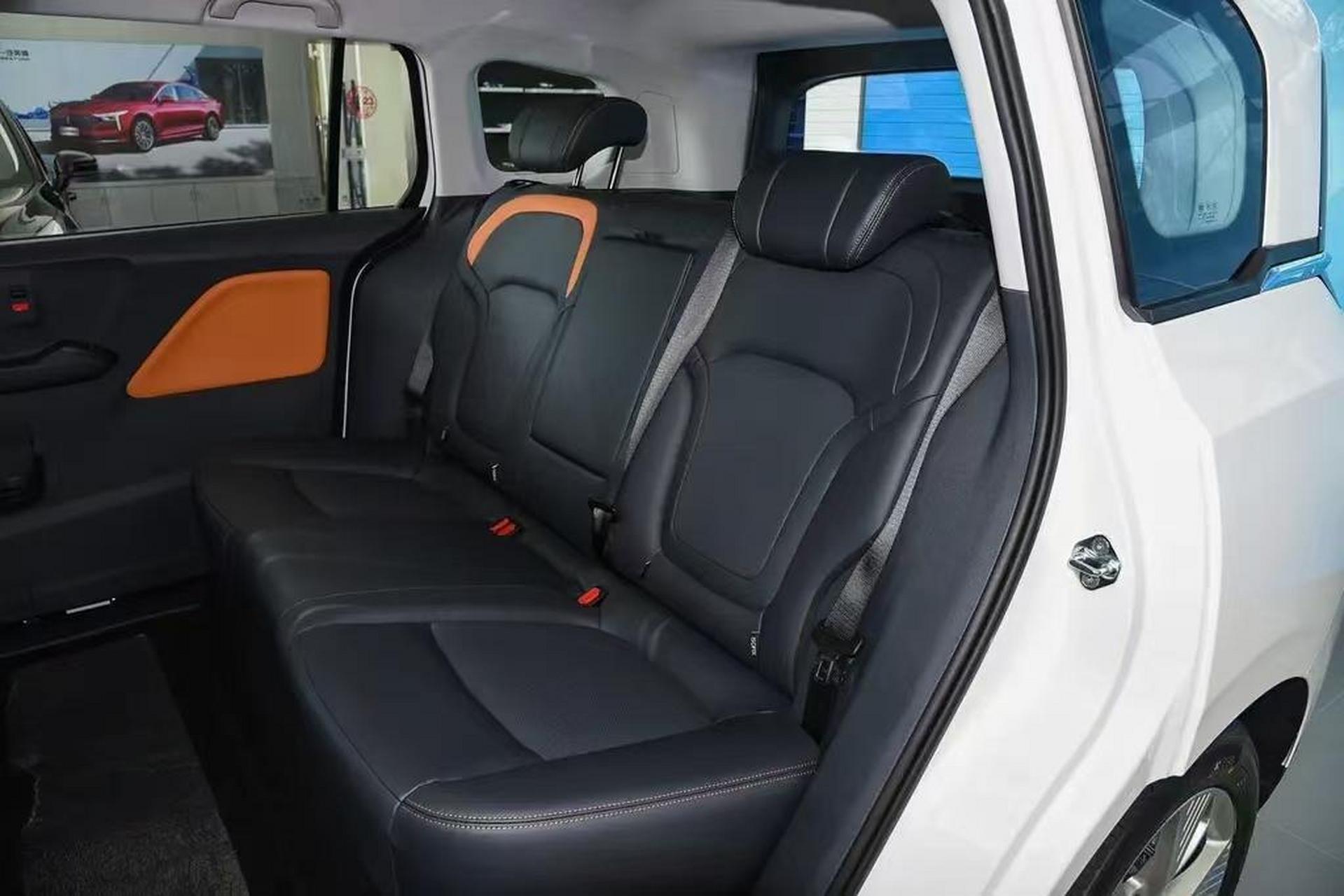 奔腾nat 23款 pro 舒享出行 419km, 指导价15.78w,生产日期23年7月