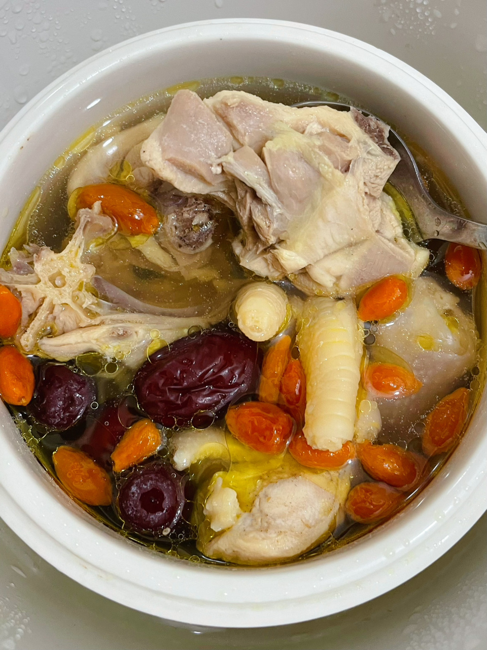 红参北芪炖鸡汤,补气补血喝出好气色!