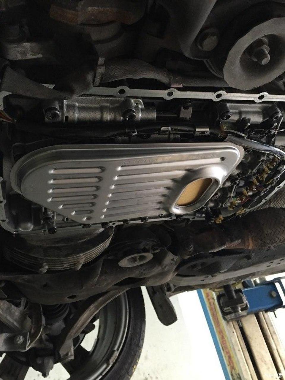 帕萨特领驭变速箱油底壳密封垫一定要用石棉或者钢垫,橡胶的必漏.